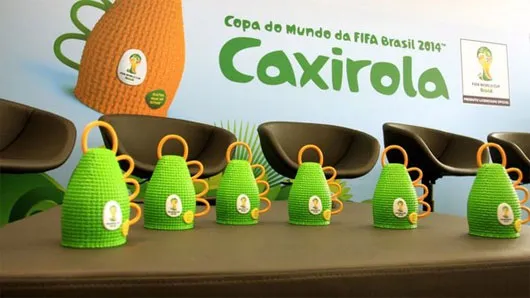 Công cụ tạo âm thanh Caxirola thay kèn vuvuzela