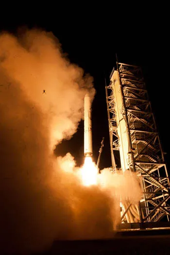 Con ếch vô tình lạc vào bức ảnh chụp cảnh NASA phóng tàu LADEE để thăm dò mặt trăng hôm 6/9.