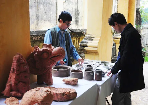 Cuộc khai quật năm 2013 cũng phát hiện ra nhiều di vật quan trọng, trong đó nổi bật có đầu rồng lớn thời nhà Trần