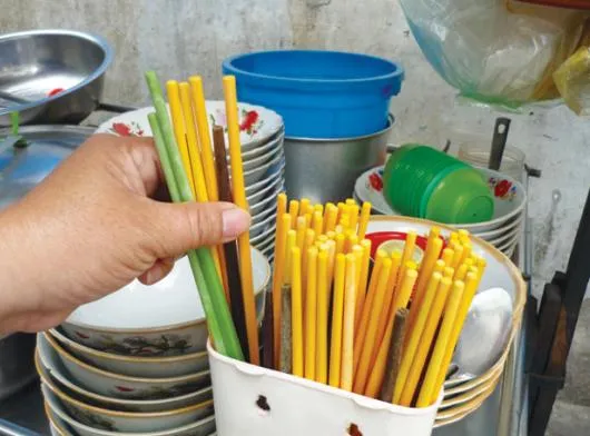 Đũa tại quán ăn: biết đâu nguồn cội?