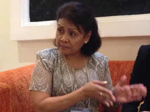 Bà Rosallie M.Ellasus trong một hội thảo bàn về cây trồng biến đổi gene ở Indonesia