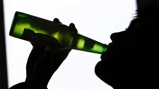 Rượu có thể gây ra các vấn đề về tầm nhìn và sức khỏe tổng thể của mắt