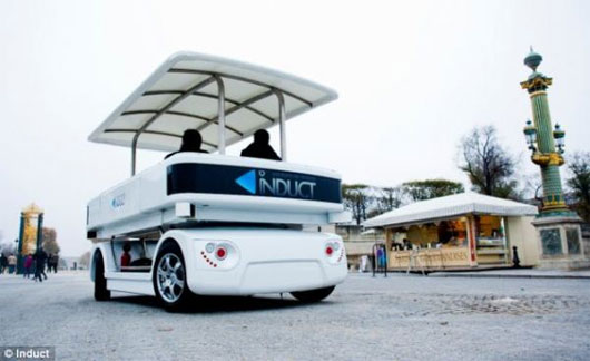 Ra mắt ô tô tự lái thương mại đầu tiên trên thế giới