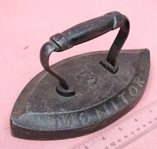 Bàn ủi thép nguyên khối