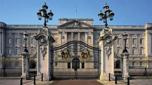 Điện Buckingham (Anh) là nơi ở chính thức của Nữ hoàng