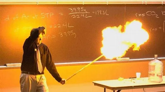 Hiện tượng nổ tương tự cũng có thể xảy ra với bóng bay được bơm khí acetylene