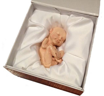 Bức tượng của em bé khi còn là bào thai