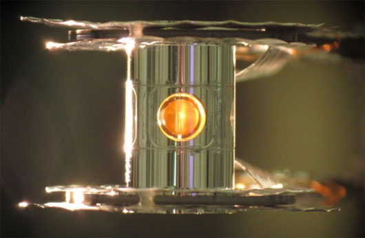 Điều khiển phản ứng nhiệt hạch bằng laser