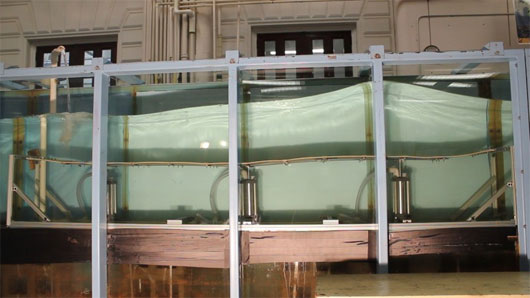 Khai thác năng lượng sóng bằng hệ thống "thảm đáy biển"