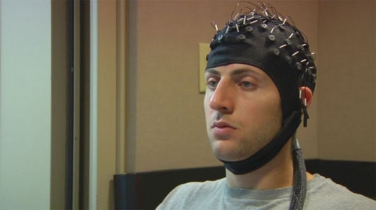 Điều khiển máy bay quadcopter bằng... suy nghĩ