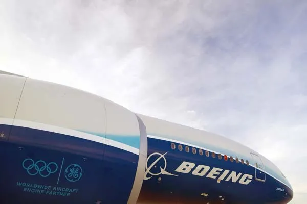 Những chiếc 777-200LR (Longer Range) và 777-300ER (Extended Range) được trang bị động cơ GE90-115B – loại động cơ mạnh mẽ nhất trong làng máy bay thương mại.