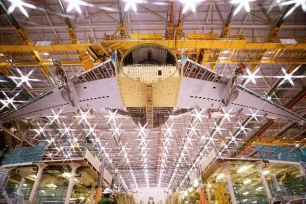“Chuyến bay” đầu tiên của mỗi chiếc 777 là trong nhà máy lắp ráp của Boeing tại Everett, Washington – nhà máy thuộc loại lớn nhất thế giới.
