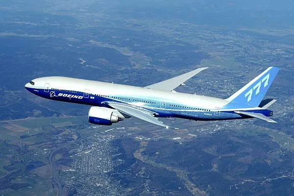 Thành viên mới nhất của gia đình Boeing 777 – Boeing 777-200LR Worldliner là chiếc máy bay thương mại có tầm bay xa nhất thế giới – tối đa 17.446km.