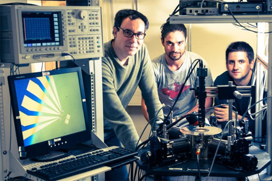 Chế tạo tế bào quang năng dẻo, bán trong suốt từ vật liệu siêu mỏng