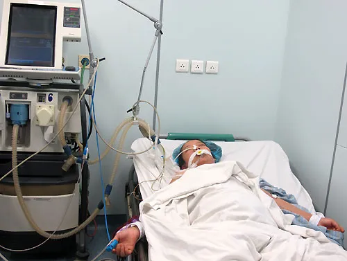 Bệnh nhân cúm A (H1N1) nằm trong phòng cách ly đặc biệt