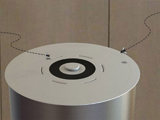 Nắp thùng rác "ăn ruồi"