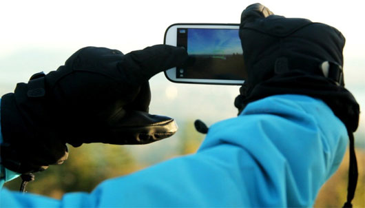 Dùng găng tay trên màn hình chạm