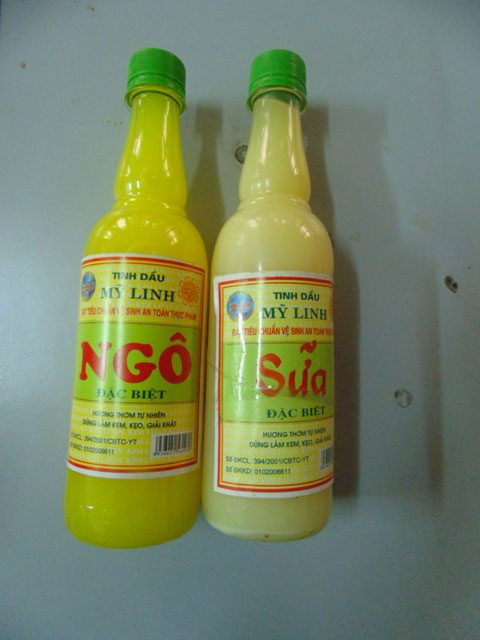 Những chai tinh dầu không có xuất xứ rõ ràng được sử dụng trong chế biến sữa ngô