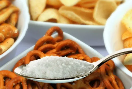 hanh thiếu niên thừa cân ăn quá nhiều muối có thể già đi nhanh hơn.