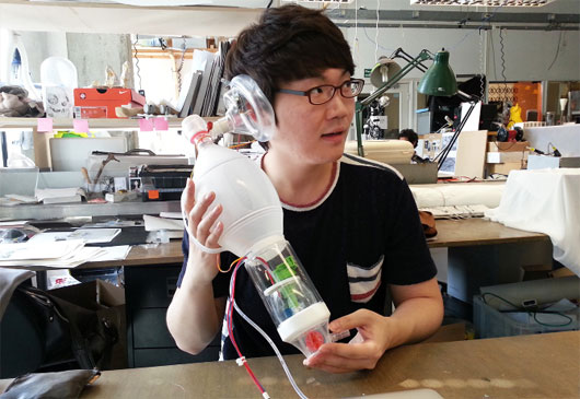 The Illusion of Life: Thiết bị tương tác giữa người và máy móc