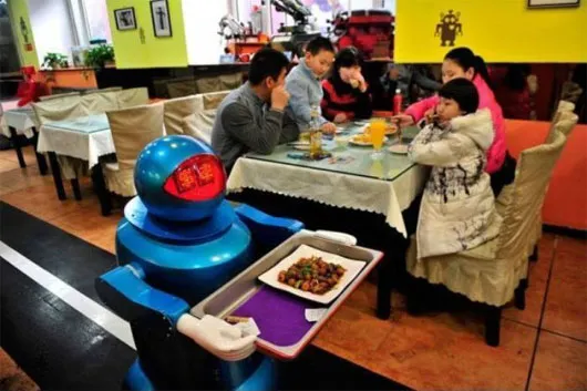 Robot phục vụ từ A tới Z trong nhà hàng Trung Quốc
