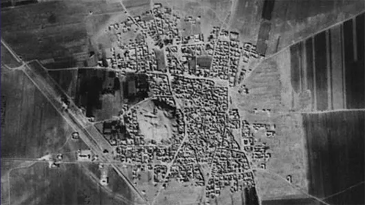 Ảnh vệ tinh chụp năm 1961 cho thấy Tell Rifaat ở tây bắc Syria mà ngày nay bị che lấp hoàn toàn bởi một thị trấn hiện đại