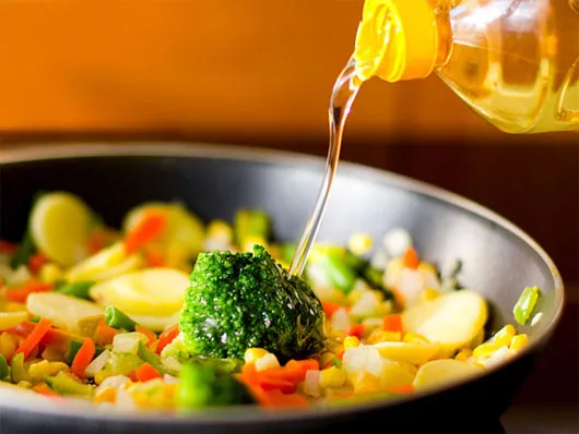 6 chiêu dùng dầu ăn khỏe mạnh