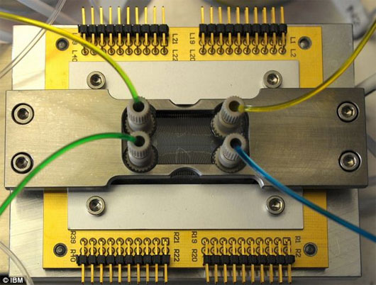 Máu điện tử vừa làm mát vừa cấp điện cho máy tính