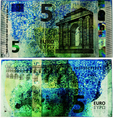 Hình ảnh tờ tiền trong máy ATM sau khi bị phun acid