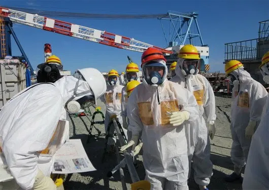 Đo chỉ số phóng xạ cao tại nhà máy điện Fukushima, Nhật Bản