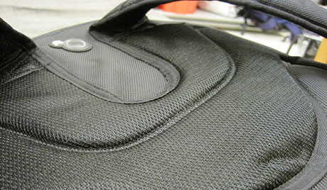 Ba lô theo dõi học sinh