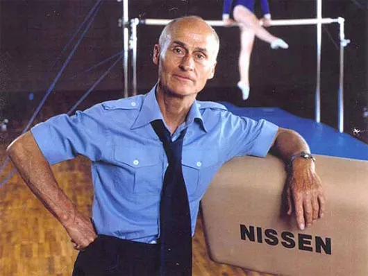 George Nissen thiết kế đệm nhún năm 16 tuổi