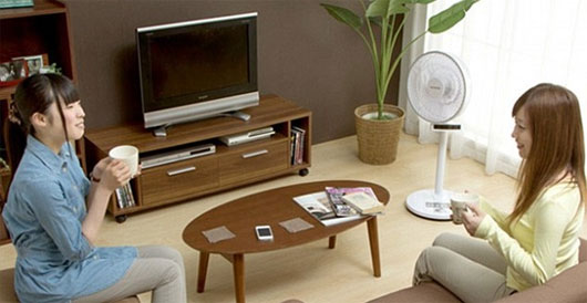 Quạt thông minh biết xoay về hướng chủ nhân và tự tắt