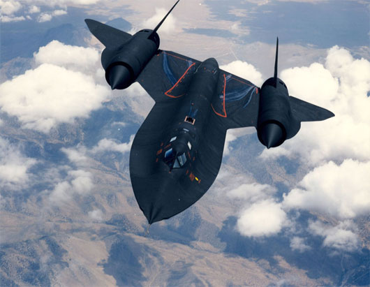 SR-71 là máy bay đầu tiên của Mỹ được thiết kế với khả năng phá sóng radar