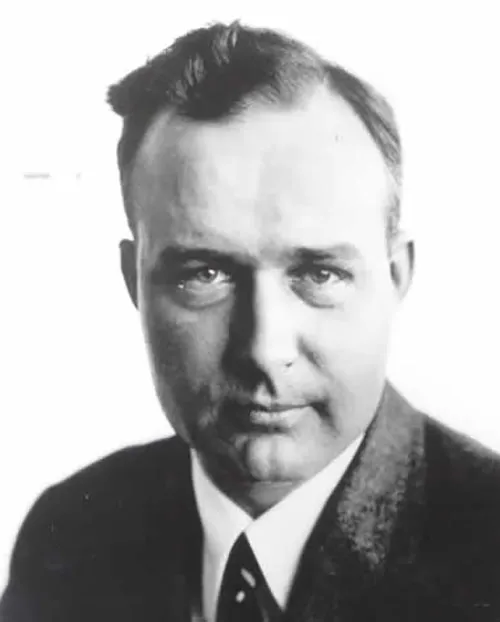 Kỹ sư người Mỹ Thomas Midgley, Jr. (1889-1944) lần đầu tiên sản xuất thành công Freon (CFC)