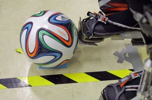 Đây sẽ là lần đầu tiên thực hiện ý tưởng dùng robot sút quả bóng khai mạc World Cup.
