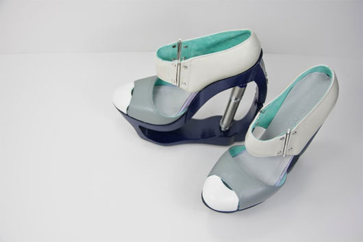 Sinh viên Anh trình làng mẫu thiết kế giày cao gót thủy lực