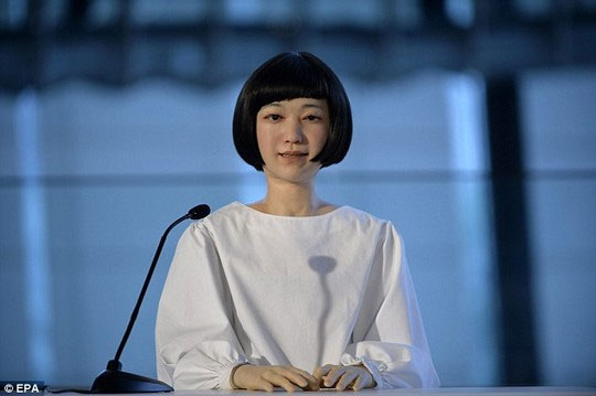 Kodomoroid có thể đọc một bản tin, cử động bàn tay, nghiêng đầu, mấp máy đôi môi hồng, nhíu mày, nháy mắt