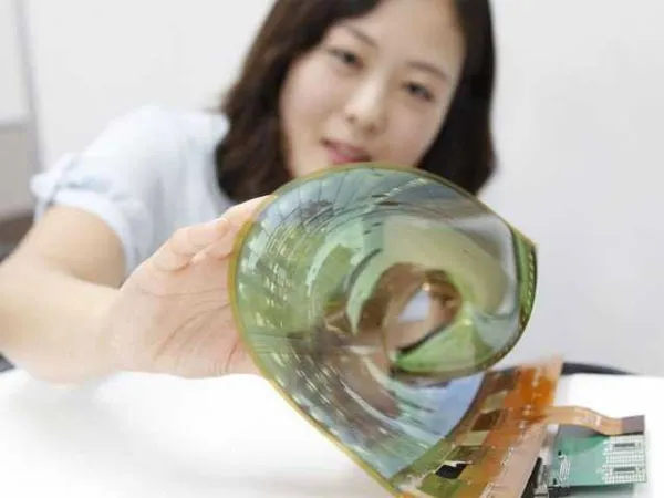 Màn hình TV có thể uốn cong thành... ống