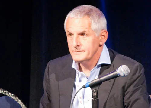 Joep Lange, cựu Chủ tịch Hiệp Hội Quốc tế về AIDS, được tin là đã qua đời trong tai nạn máy bay