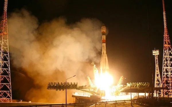 Tên lửa đẩy đưa tàu vũ trụ Foton M4 được phóng đi từ sân bay vũ trụ Baikonur.