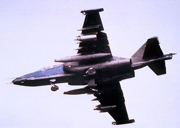 Một chiến đấu cơ SU-25 được trang bị một phần vũ khí
