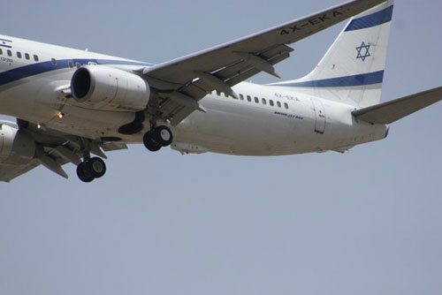 Trong ảnh là một chiếc máy bay Boeing 737 của Israel được trang bị hệ thống phòng thủ tên lửa sử dụng thiết bị laser.