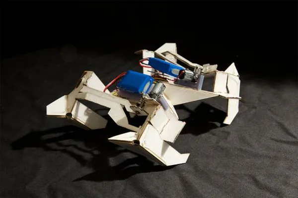 Cận cảnh robot tự biến hình đầu tiên trong đời thực