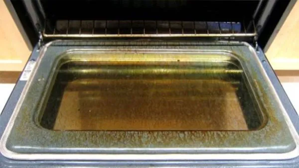 Nếu lò nướng bẩn, hãy tự tay làm sạch nó nếu bạn muốn thiết bị có tuổi thọ cao hơn
