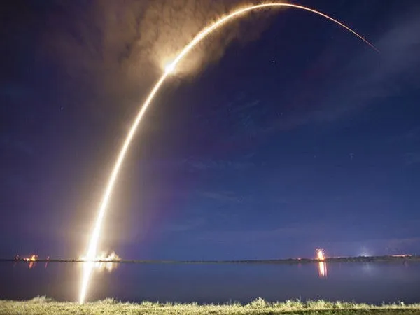 Tên lửa Falcon 9 mang theo vệ tinh AsiaSat 6 được phóng thành công vào quỹ đạo