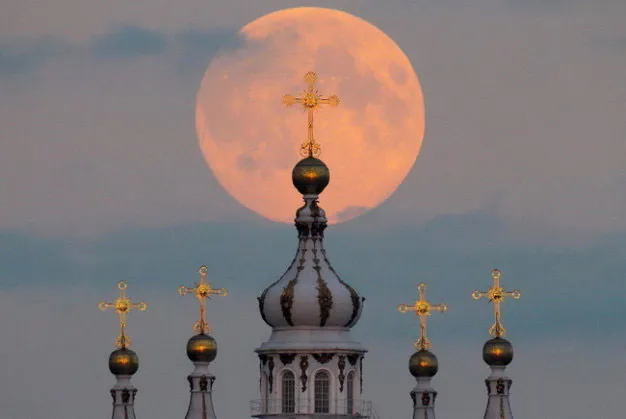 Siêu trăng ở St. Petersburg, Nga