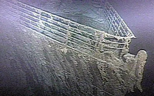 Tàu RMS Titanic ra khơi trong chuyến hải hành đầu tiên và cũng là cuối cùng vào ngày 10/4/1912. Nó có hành trình xuất phát từ Southampton (Anh), đến New York (Mỹ).