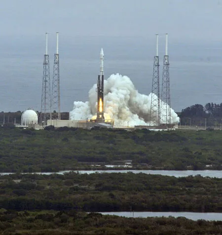 Tàu thăm dò Maven được đặt trên tên lửa đẩy Atlas V 401 rời bệ phóng tại Căn cứ không quân Cape Canaveral ở Florida (Mỹ) vào ngày 18/11/2013
