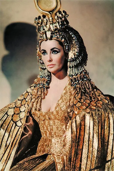 Tạo hình Cleopatra trong phim.